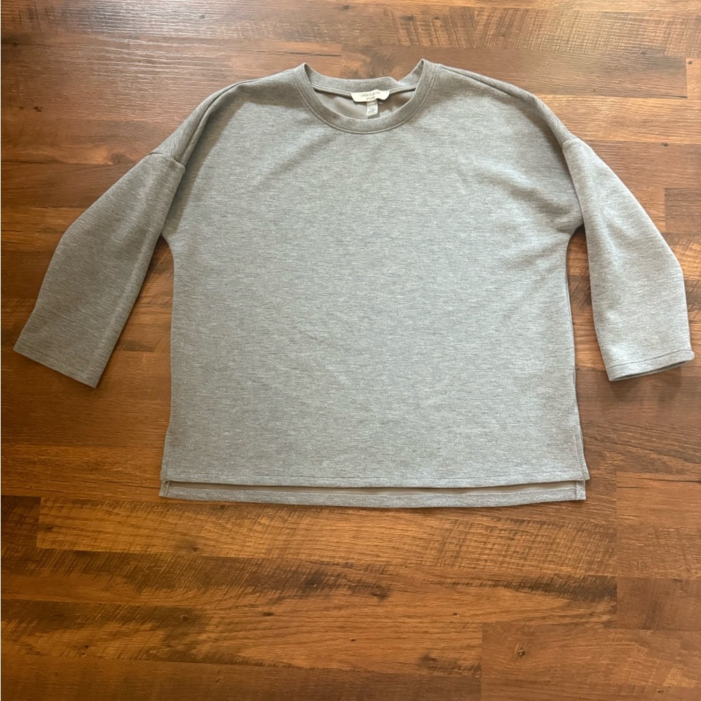 Cable & Gauge Heather Gray Top